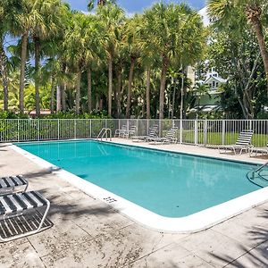 Miami River Inn By Renzzi